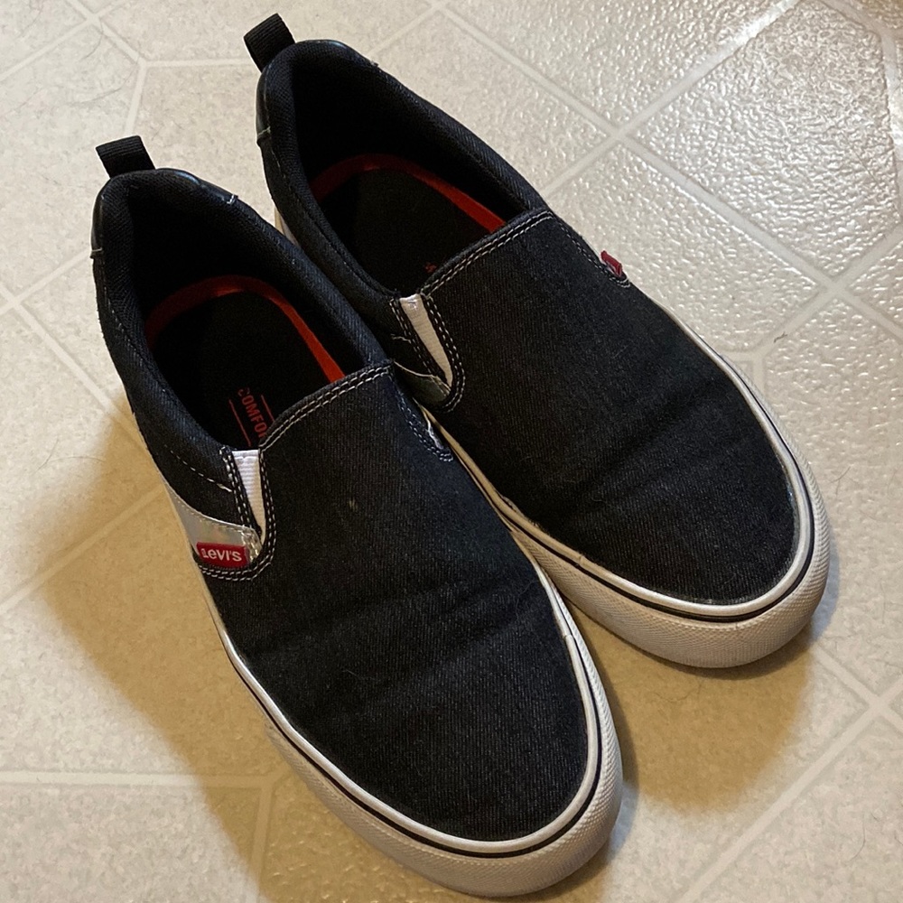 Levi Slip On’s. Size 7.5 in Women’s. They do run a little big. Gently worn.